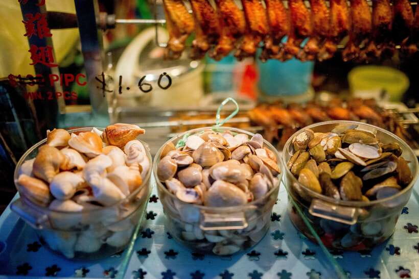 Singapore: Hawker Culture Food Tour and Sightseeing - Telok Ayer Green: where the tour slows down to explain Singapore
