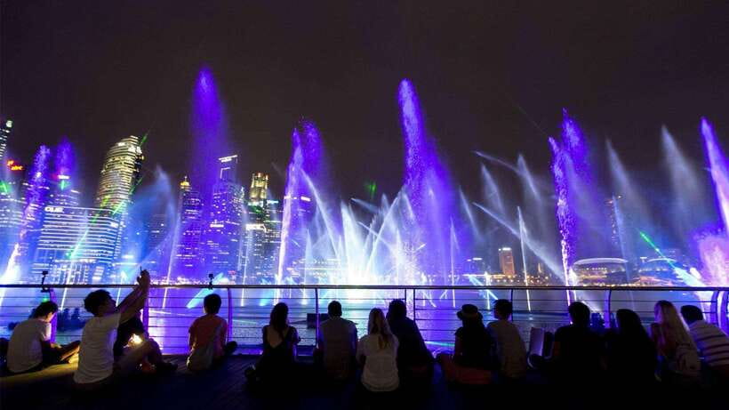 Singapore: Hawker Culture Food Tour and Sightseeing - Transit to Marina Bay Sands: how the tour keeps the show easy