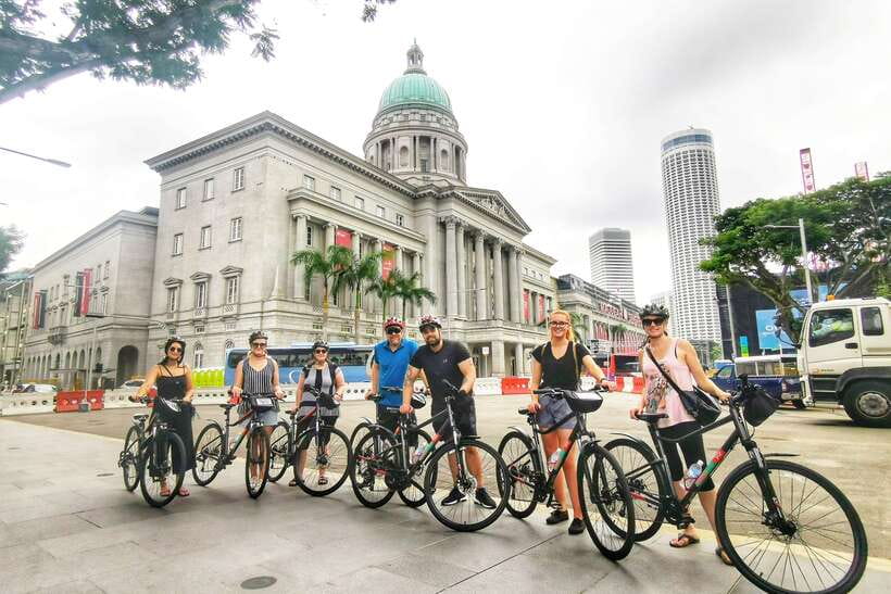 Singapore: Historical Half-Day Bike Tour - Chinatown and the snack break: coffeeshop culture, not a tourist meal