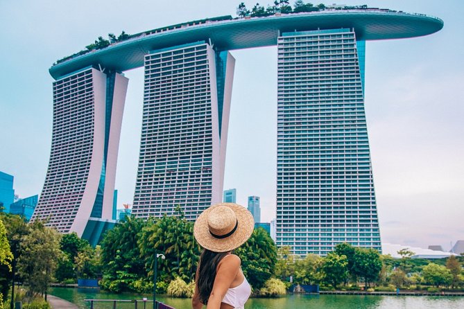 Singapore Instagram Private Walking Tour (Private & All-Inclusive) - Merlion Park and One Fullerton skyline frames