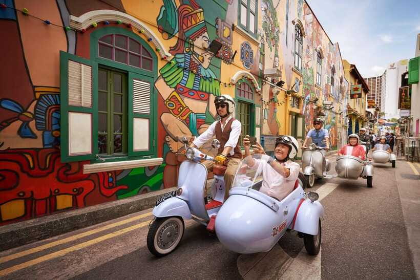Singapore: Kampong Glam & Civic District Vespa Sidecar Ride - Meeting at the Esplanade Taxi Stand and settling in