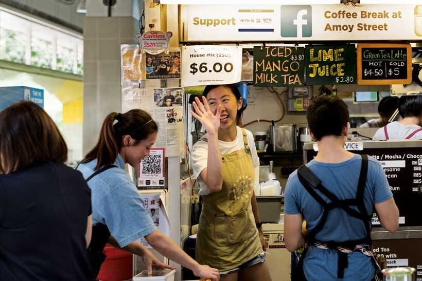 Singapore: Lau Pa Sat Night Street Food with Marina Bay Walk - Amoy Street Food Centre: tea-time snack and hawker culture context