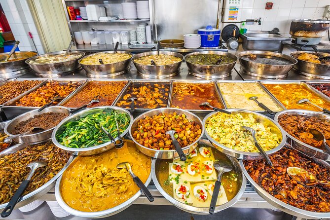 Singapore: Little India, Tekka Centre and Food Tastings Tour - Making Your Own Flower Garland by Hand