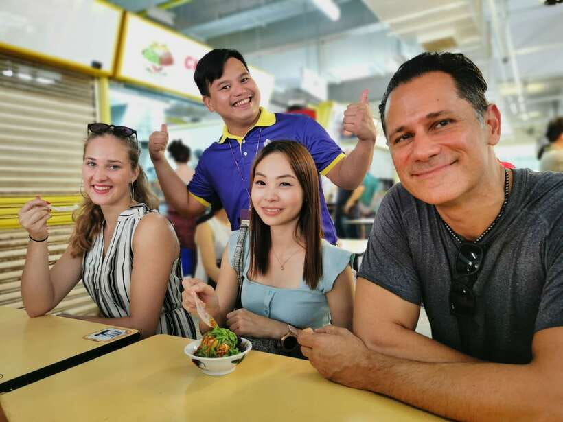 Singapore: Local Hawker Food Tour with Tastings - Mosque, Temple, and South Bridge Road: Chinatown in Walking Distance