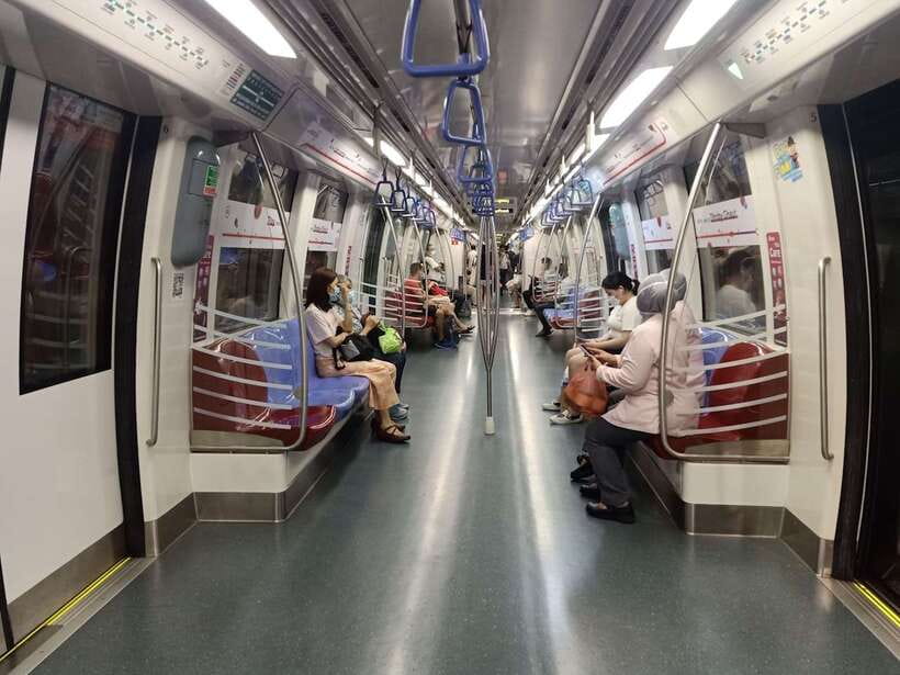 Singapore: Local Street Food Tasting Tour - The MRT ride: included, practical, and part of the show