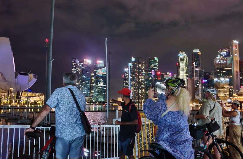 Singapore: Marina Bay Night Tour by Bicycle - Why Marina Bay at night is a different kind of wow