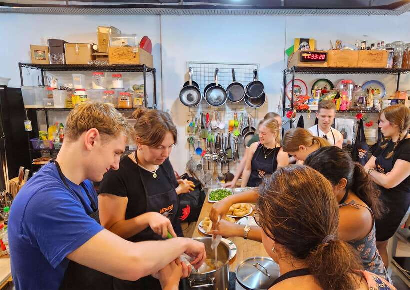 Singapore: Market-to-Table Experience and Cooking Class - Meeting point and getting oriented fast at Northern Bridge Road