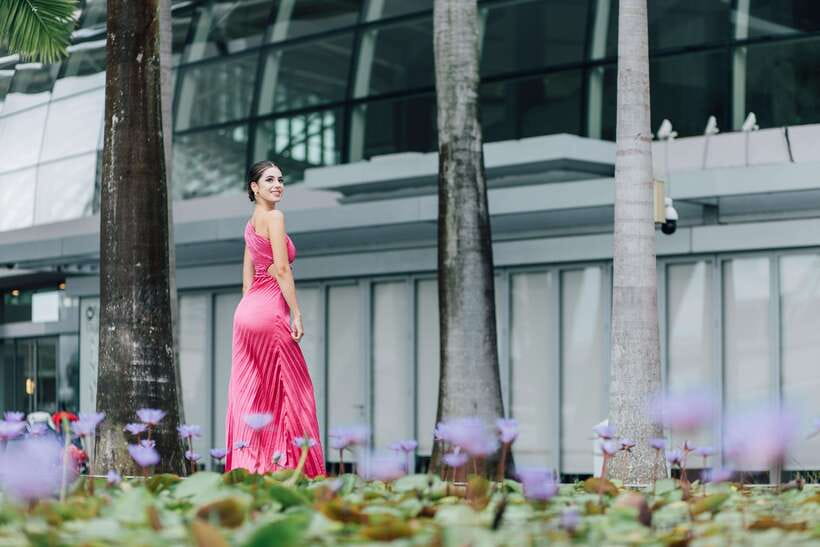 Singapore: Moments in the City Private Photography Session - Gardens by the Bay: Supertree Groove and Green-Modern Contrast