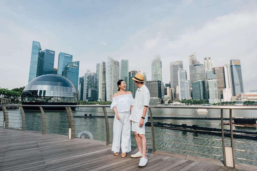 Singapore: Moments in the City Private Photography Session - Meeting Point at Marina Bay Sands: Find the White T-Shirt