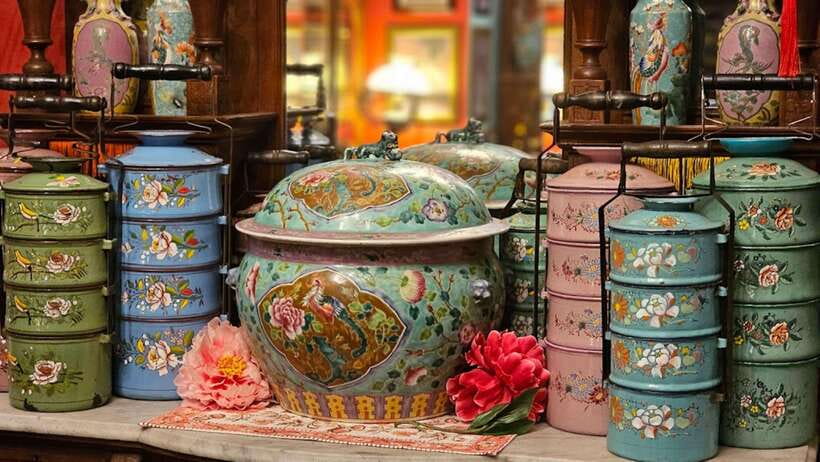 Singapore: Peranakan Culture, Cuisine & Hidden Treasures - The “private museum” stop: what to look for beyond the doorway