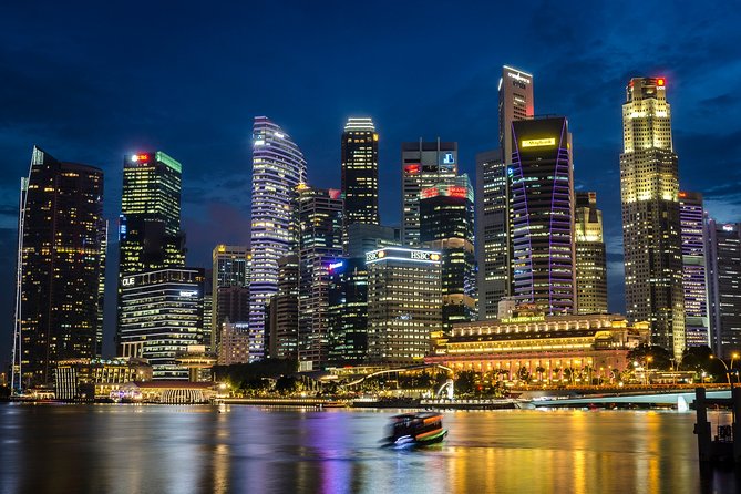 Singapore Photography Masterclass - Private Photography Lesson - Day street photography or night Marina Bay portfolio: pick your mood