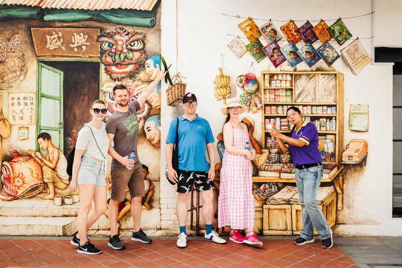 Singapore: Private Food & Heritage Walking Tour - Guides Matter: Rayney, Bryan, and Leo as Examples of How the Day Lands