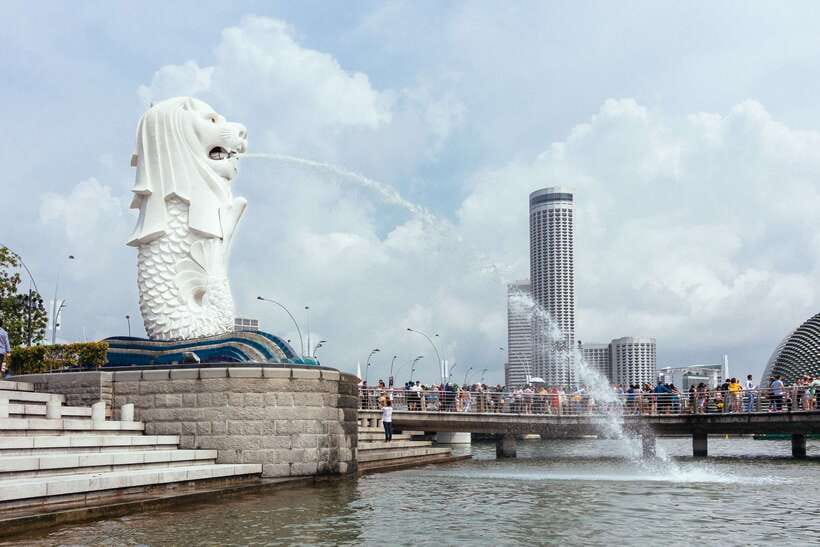 Singapore: Private Tour w/ Locals – Highlights & Hidden Gems - Getting there: the City Hall meeting point advantage