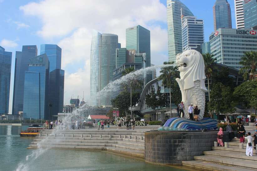 Singapore: Professional Photoshoot at Merlion Park - Language and communication: Malay and English support