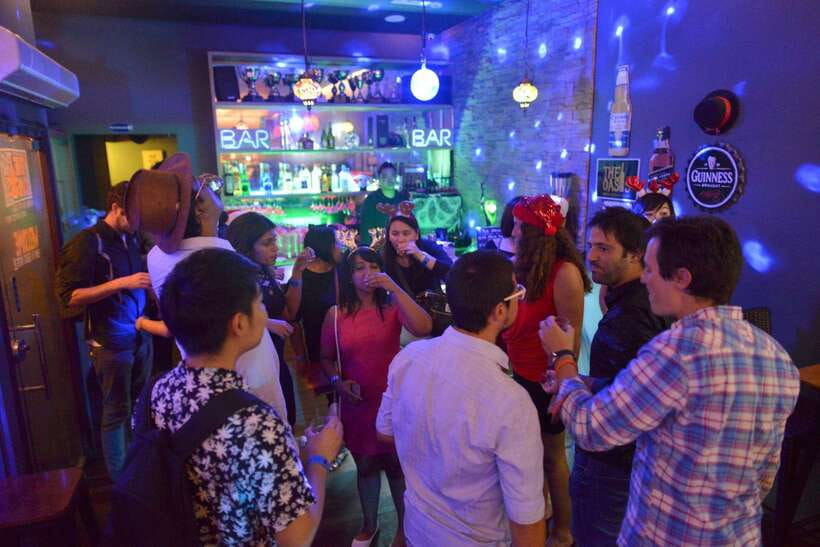 Singapore Pub Crawl - Party like a Local - The final club finish: VIP entry and a late-night dance moment