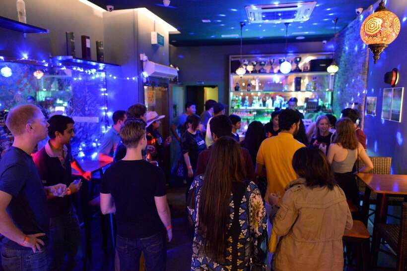 Singapore Pub Crawl - Party like a Local - Dress code and IDs: small details that can change your night