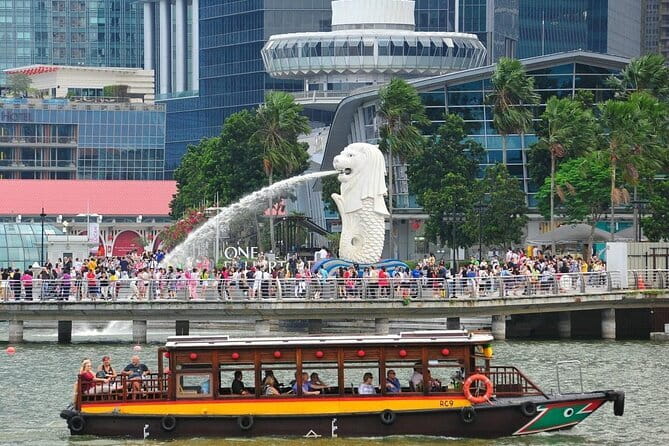 Singapore River Cruise Tour with E-Tickets - Raffles Landing Site, Merlion Park, and the river icons