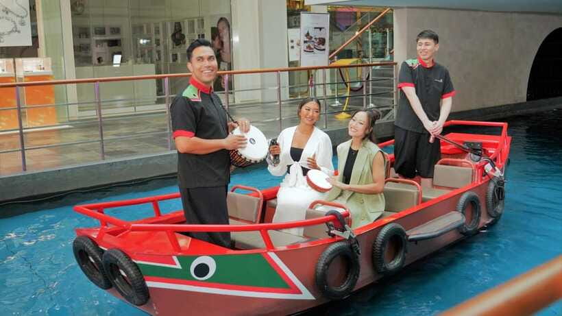 Singapore: Sampan Boat Ride Ticket at the Marina Bay Sands - Should you book the Sampan Boat Ride at Marina Bay Sands?