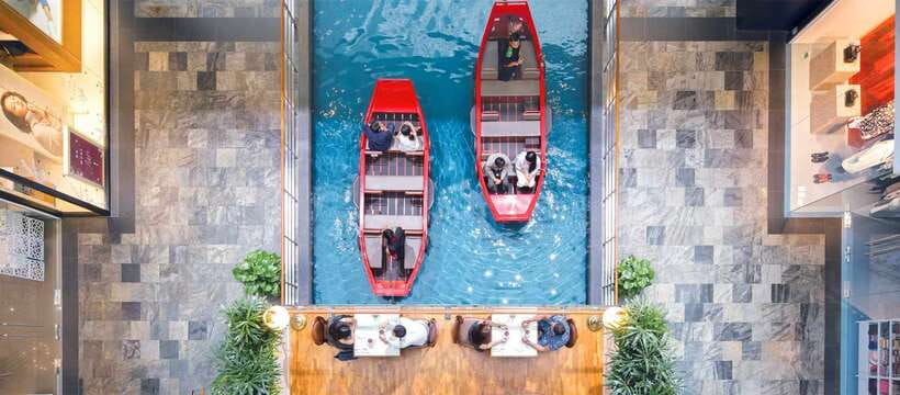 Singapore: Sampan Boat Ride Ticket at the Marina Bay Sands - What the canal cruise feels like on a classic Sampan