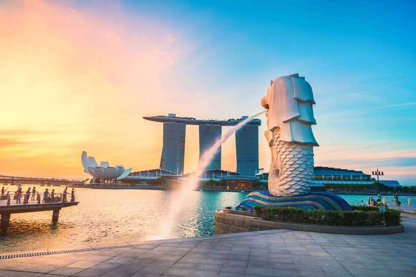 Singapore: Shared City Tour by Van/Bus - A 3-Hour Sampler of Singapore Icons: Flyer, Merlion, and One Temple Stop