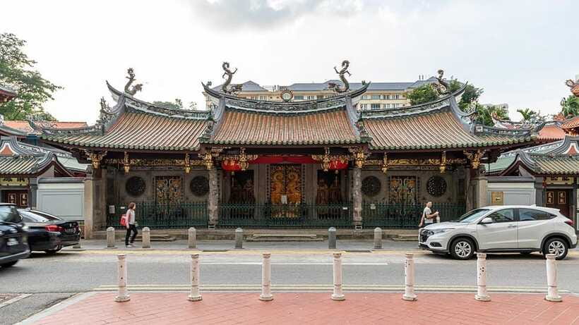 Singapore: Shared City Tour by Van/Bus - Chinatown on the Move and Thian Hock Keng Temple: Culture That Feels Real