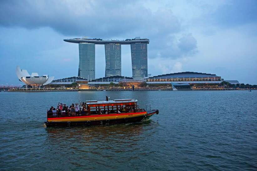 Singapore: Singapore River Cruise - Esplanade and the Marina Bay edge: timing your cruise for day or night
