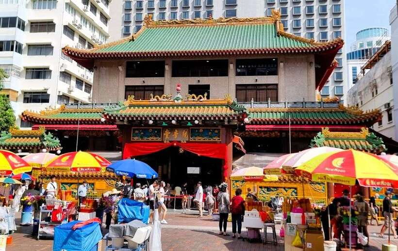 Singapore: Street Food & Ethnic Quarters Kick Scooter Tour - Albert Centre, Bugis Street, and Bugis Junction: Dinner Snacks and Shopping Time