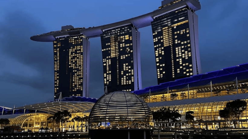 Singapore: Sunset River Cruise and Glittering Light Shows - Lau Pa Sat drop-off: keep the night going with hawker food