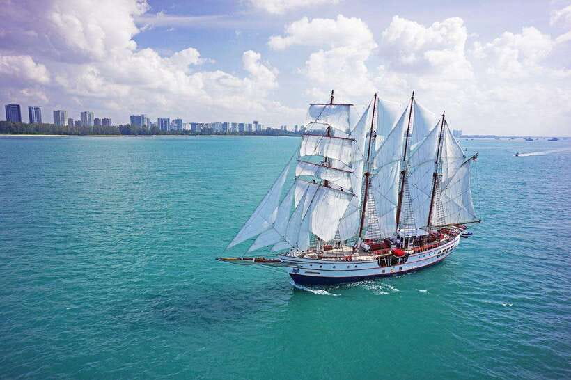 Singapore: Sunset Tall Ship Cruise with 4-Course Meal - The 2.5-hour sunset cruise: skyline views and open-deck time