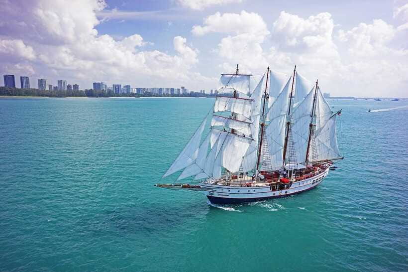 Singapore: Sunset Tall Ship Cruise with 4-Course Meal - Drinks and the bar: unlimited soft drinks plus optional alcohol