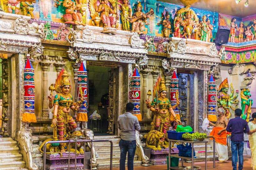 Singapore: Temples, Chinatown and Little India Private Tour - Price and value: $554 for up to 2 in a private 3-hour format