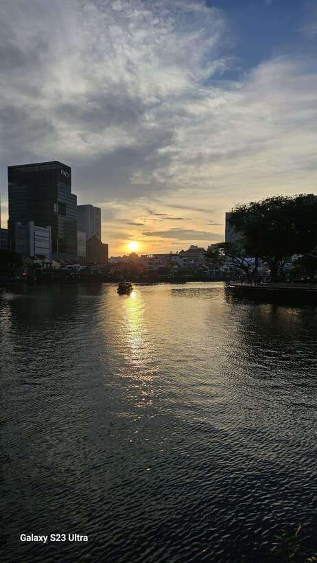 Singapore Twilights with River Cruise & Light Shows - Clarke Quay River Cruise: Merlion Park and skyline views from the water