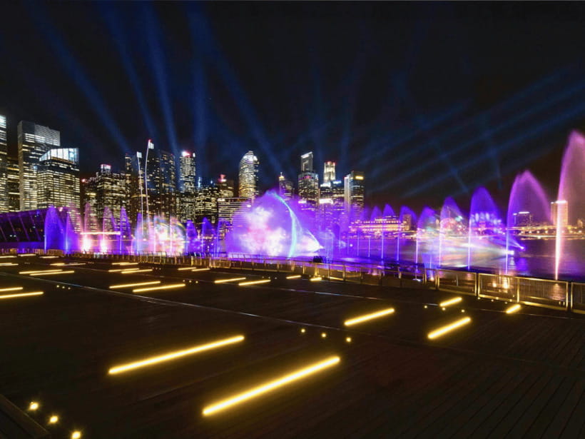 Singapore Twilights with River Cruise & Light Shows - Merlion Park sightline: quick, but iconic
