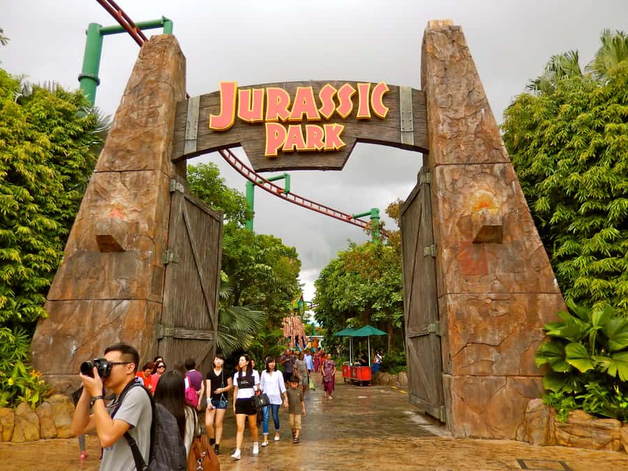 Singapore: Universal Studios Entry Ticket & Hotel Transfer - Dining and shopping inside the park: the real cost isn’t the ticket