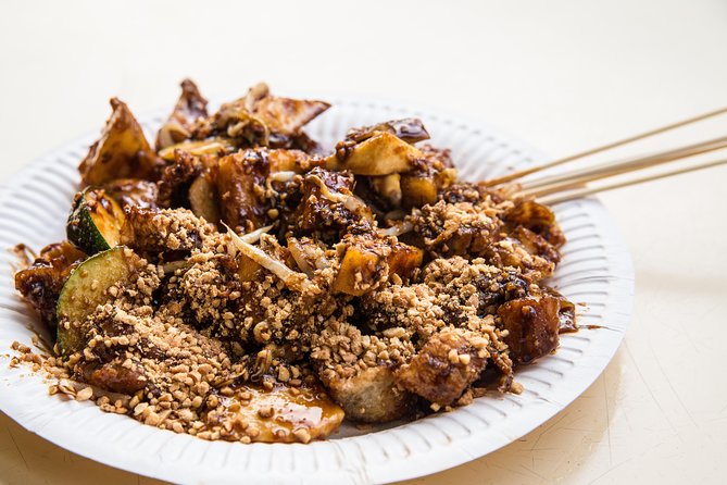 Small Group: Michelin and Local Hawker Food Tour with 9 tastings - Stop 2: Maxwell Food Centre for Local Staples