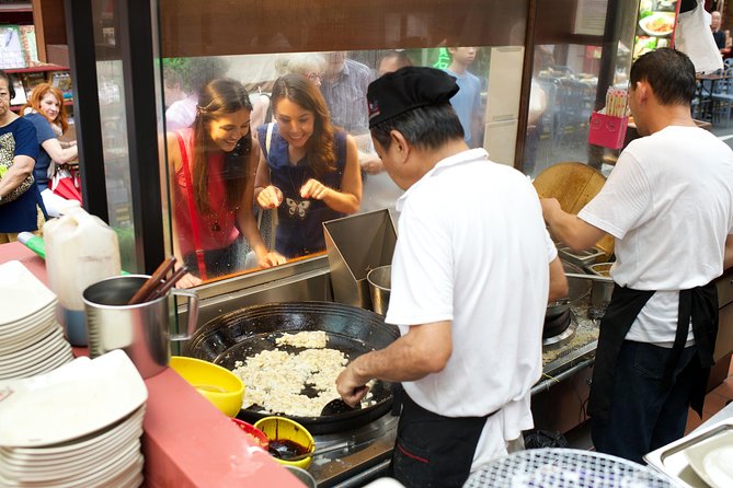 Small Group: Michelin and Local Hawker Food Tour with 9 tastings - What 9 to 10 Tastings Really Means (And How to Pace Yourself)