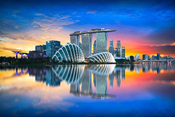 (Small Group) Night Wonders of Singapore: Cruise & Light Shows - Short photo stops that still matter: Singapore Flyer and Fountain of Wealth