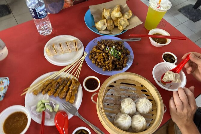 Tasting Trails: Chinatown, Little India & Kampong Glam, Haji Lane - Local guides who actually connect dots: Kelvin, Dawn, and neighborhood memory
