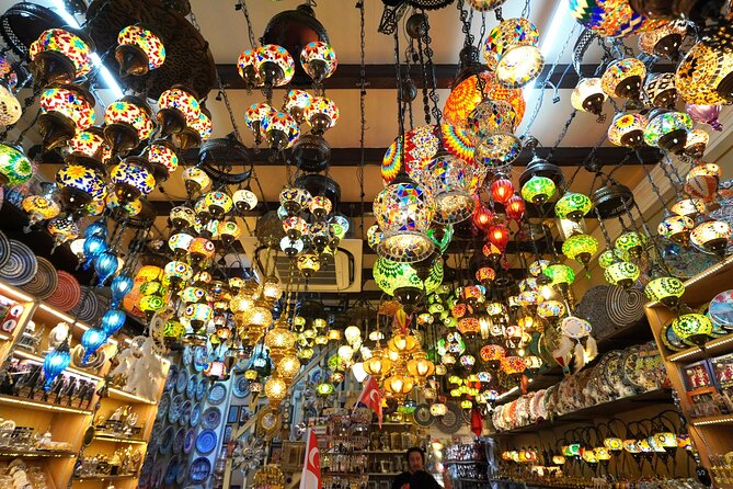 Thread of Faith and Fabric: Singapore Kampong Glam Walking Tour - Getting oriented fast: from Bugis MRT to Bussorah Street